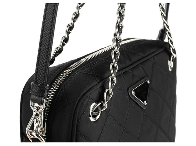 Prada Nylon gesteppte Schultertasche mit Kette Schwarz - Ansicht 8