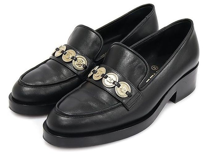 Chanel Mocassini da donna in pelle di vitello nera con medaglione dorato Nero - vista 3