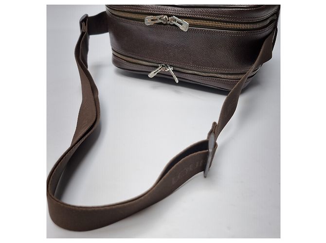 Louis Vuitton Borsa a Spalla Taiga Reporter PM Marrone - vista 10