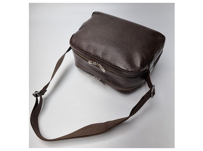 Louis Vuitton Borsa a Spalla Taiga Reporter PM Marrone - vista 11