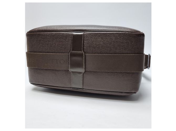 Louis Vuitton Borsa a Spalla Taiga Reporter PM Marrone - vista 14
