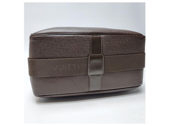 Louis Vuitton Borsa a Spalla Taiga Reporter PM Marrone - vista 15
