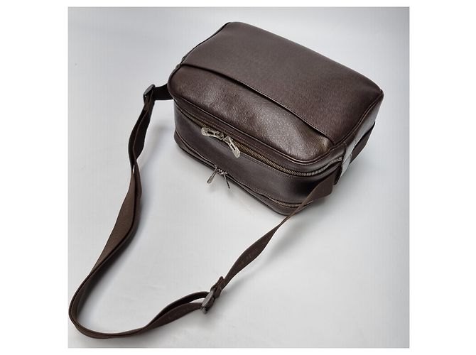 Louis Vuitton Borsa a Spalla Taiga Reporter PM Marrone - vista 9