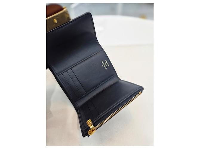 Louis Vuitton Billetera compacta con chip Castaño - vista 19