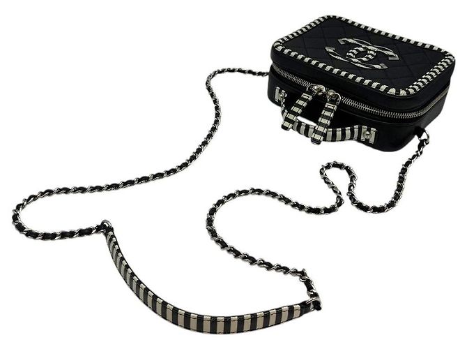 Vanity Chanel Mini borsa a tracolla serie Caviar Filigree Blu - vista 6
