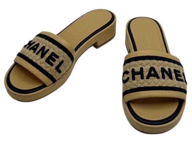 Chanel Lambskin Embroidered Logo Mule Sandals Brown - vista 2