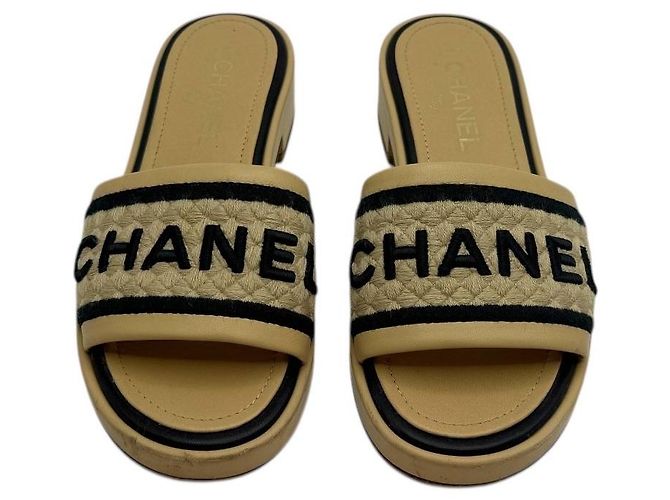 Chanel Lambskin Embroidered Logo Mule Sandals Brown - vista 3