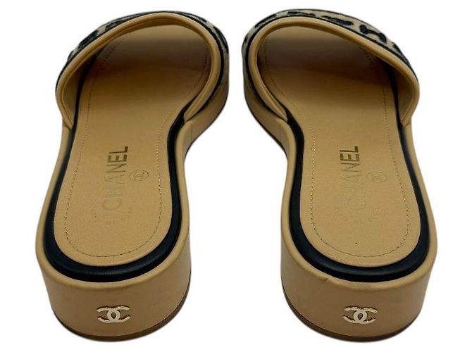 Chanel Lambskin Embroidered Logo Mule Sandals Brown - vista 5