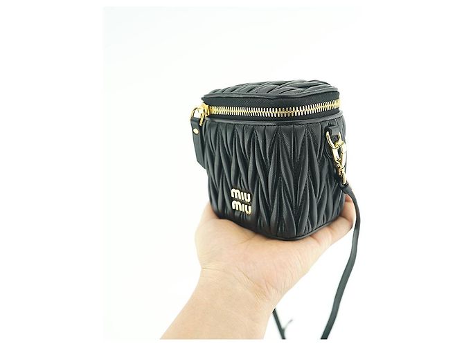 Miu Miu Borsa a tracolla mini in pelle nappa trapuntata nera Nero - vista 21