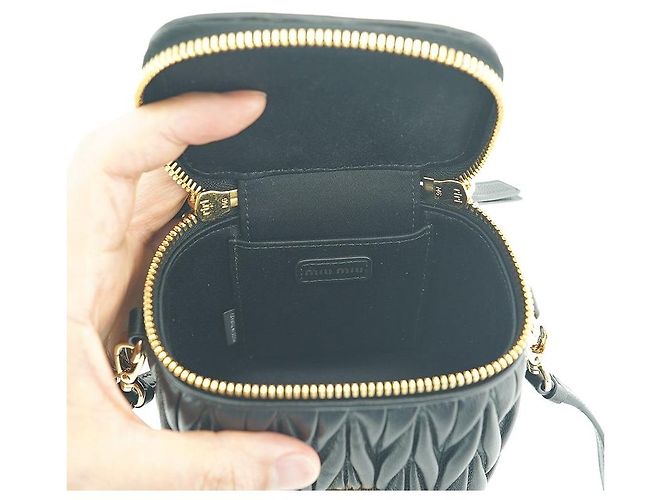 Miu Miu Borsa a tracolla mini in pelle nappa trapuntata nera Nero - vista 6