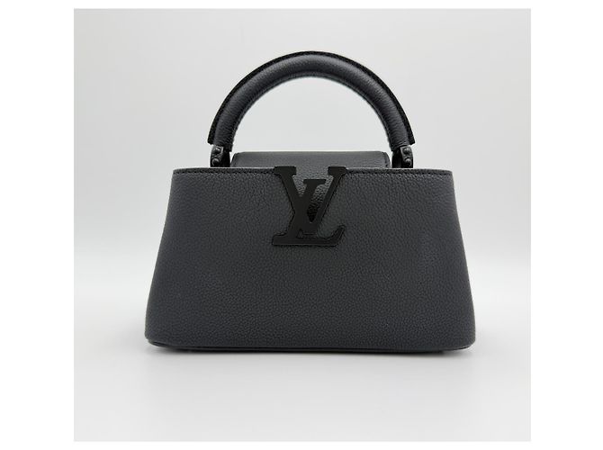 Louis Vuitton Borsa Tote Capucines East West Mini tutta nera con tracolla e crossbody Nero - vista 3