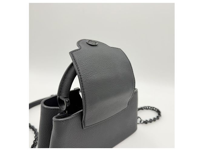 Louis Vuitton Borsa Tote Capucines East West Mini tutta nera con tracolla e crossbody Nero - vista 9
