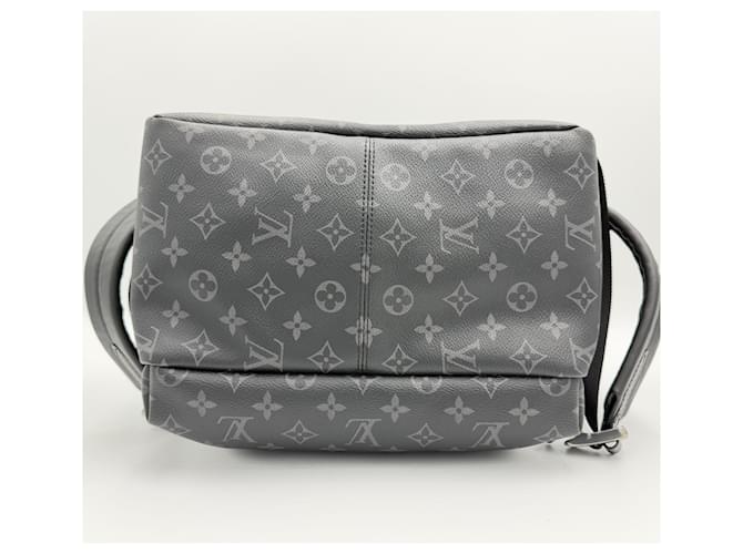Louis Vuitton Zaino Discovery PM Monogram Eclipse Nero - vista 11
