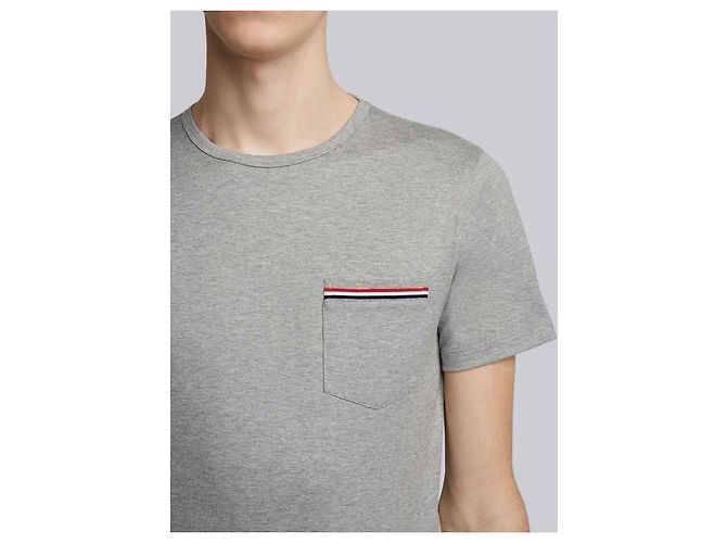 Thom Browne T-Shirt aus mittelschwerem Jersey-Baumwolle mit Tasche - Ansicht 8
