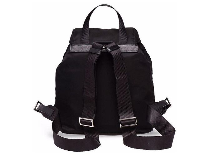 Prada Schwarzer Nylon-Rucksack mit Logo-Plakette - Ansicht 3