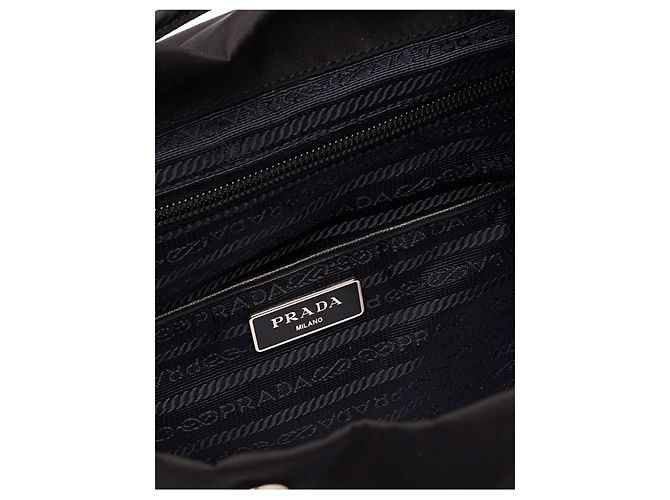Prada Schwarzer Nylon-Rucksack mit Logo-Plakette - Ansicht 5