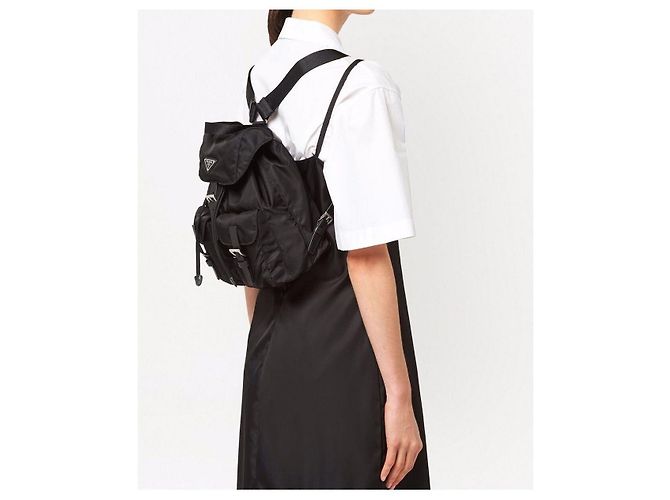 Prada Schwarzer Nylon-Rucksack mit Logo-Plakette - Ansicht 6