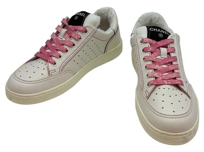 Chanel Damen-Sneaker aus Kalbsleder mit Logo Weiß - Ansicht 2