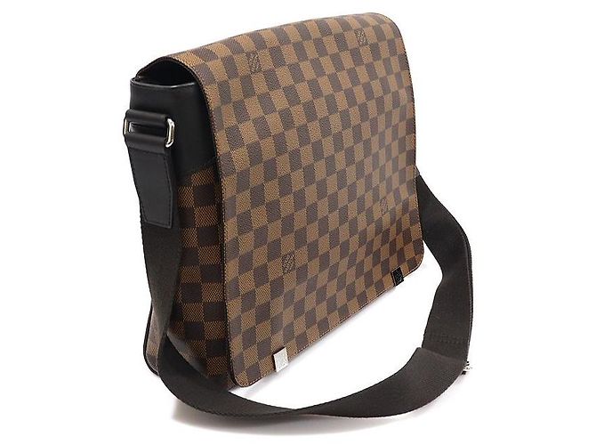 Louis Vuitton Borsa a tracolla District MM Marrone - vista 2