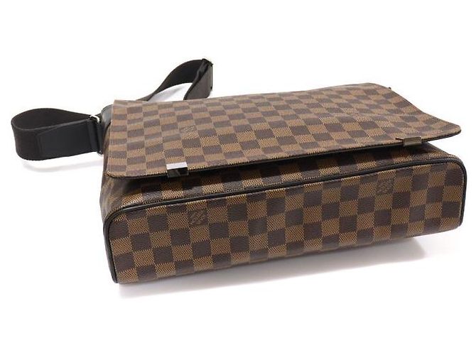 Louis Vuitton Borsa a tracolla District MM Marrone - vista 4