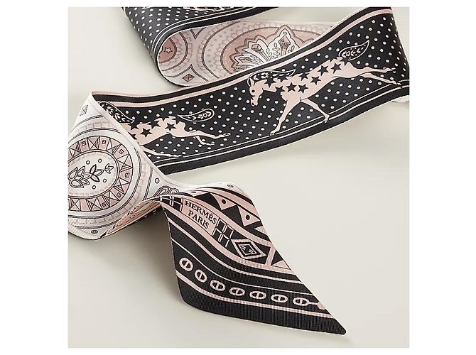 Hermès Foulard Twilly in Seta Cheval de Coeur per Donne Rosa - vista 3