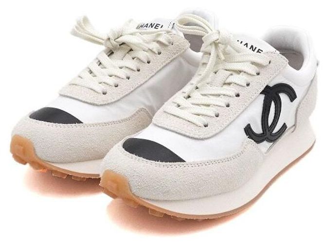 Chanel Sneakers in suede per donna con logo CC Stagione Bianco - vista 3