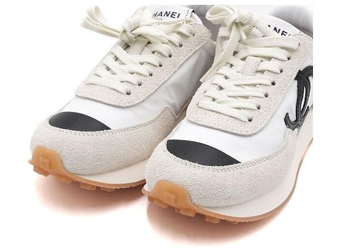 Chanel Sneakers in suede per donna con logo CC Stagione Bianco - vista 5