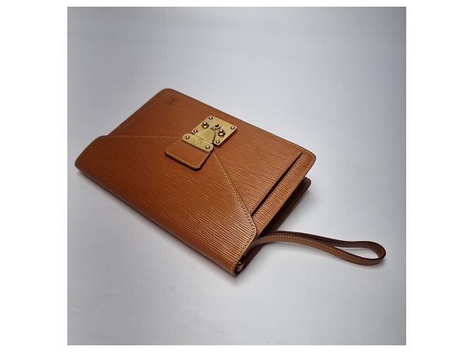Louis Vuitton Pochette Epi Série Dragon Clutch (Article Rare) Marron - vue 12