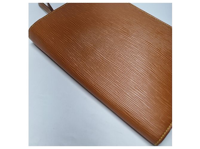 Louis Vuitton Pochette Epi Série Dragon Clutch (Article Rare) Marron - vue 15