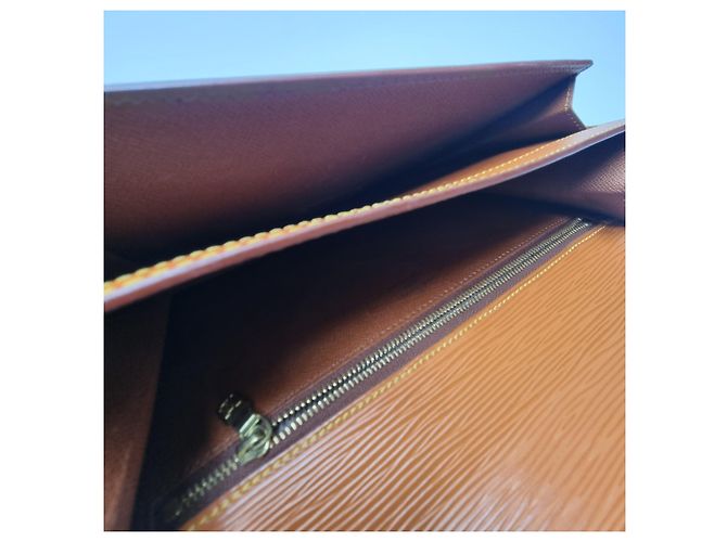 Louis Vuitton Pochette Epi Série Dragon Clutch (Article Rare) Marron - vue 17