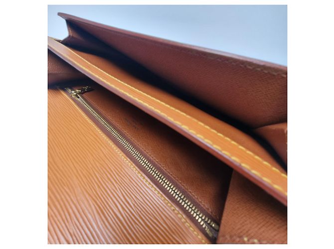Louis Vuitton Pochette Epi Série Dragon Clutch (Article Rare) Marron - vue 18