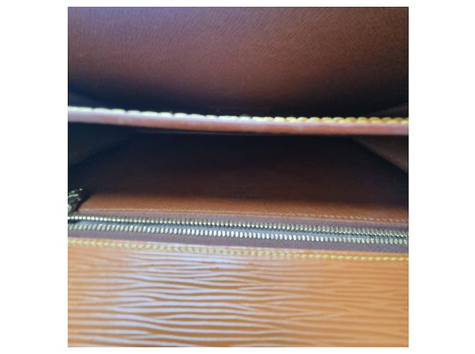 Louis Vuitton Pochette Epi Série Dragon Clutch (Article Rare) Marron - vue 19