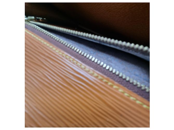 Louis Vuitton Pochette Epi Série Dragon Clutch (Article Rare) Marron - vue 21
