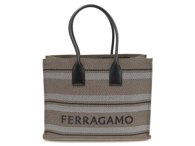 Salvatore Ferragamo Borsa shopper da spiaggia in tela PVC a righe beige e nera con firma Marrone - vista 2
