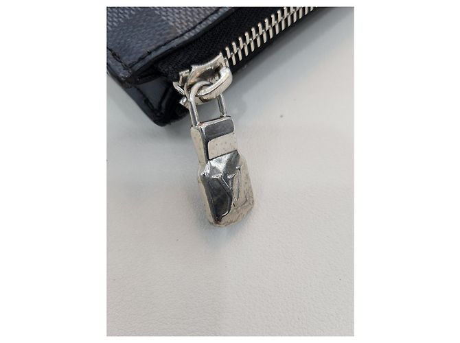 Louis Vuitton Pochette Jour GM Damier Graphite Noir - vue 20