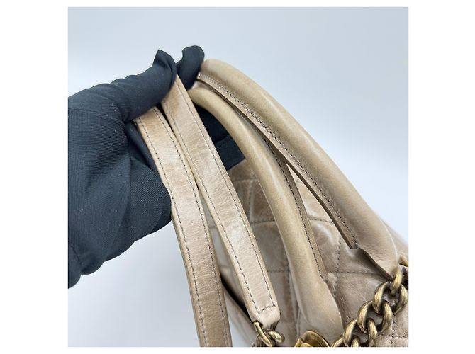 Chanel Kalbsleder Castle Lock Top Handle Schultertasche mit Kette Braun - Ansicht 8