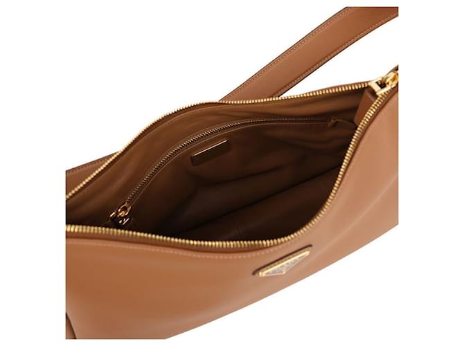 Prada Bolsa de ombro de couro com logo triangular Marrom - vista 8