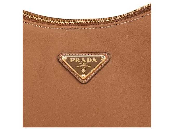 Prada Bolsa de ombro de couro com logo triangular Marrom - vista 9