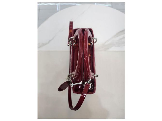 Dior Rote Lack-Cannage Mittel-Tote-Tasche - Ansicht 11