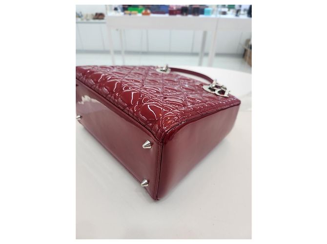Dior Rote Lack-Cannage Mittel-Tote-Tasche - Ansicht 16