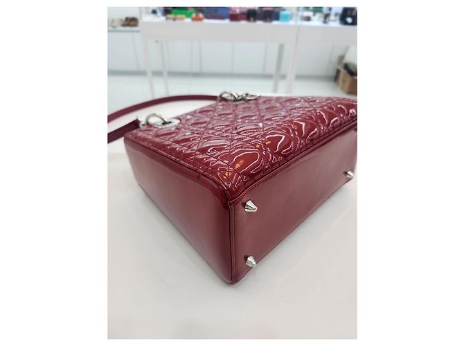 Dior Rote Lack-Cannage Mittel-Tote-Tasche - Ansicht 17