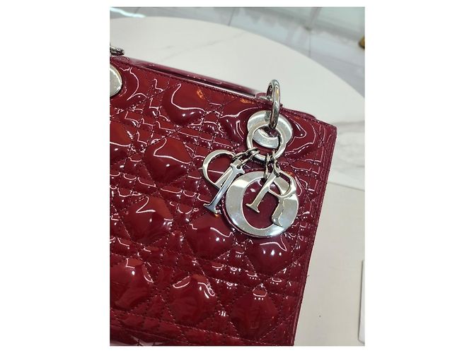 Dior Rote Lack-Cannage Mittel-Tote-Tasche - Ansicht 24