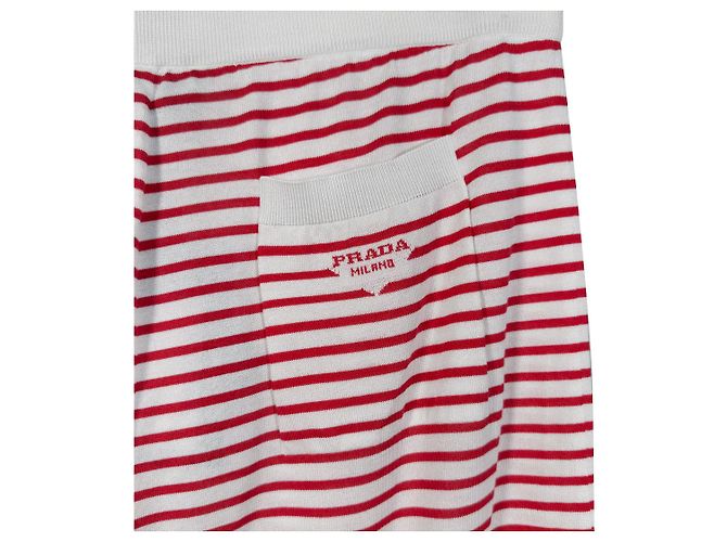 Prada Bermuda in seta da uomo con logo triangolare e strisce rosse Rosso - vista 8