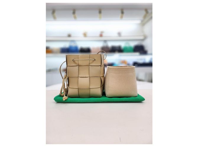 Bottega Veneta Borsa a secchiello crossbody Cassette Marrone - vista 10