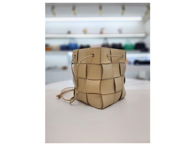 Bottega Veneta Borsa a secchiello crossbody Cassette Marrone - vista 13