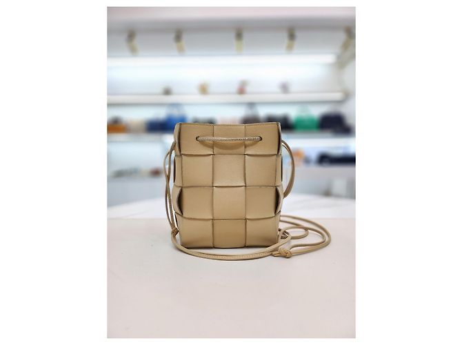 Bottega Veneta Borsa a secchiello crossbody Cassette Marrone - vista 14