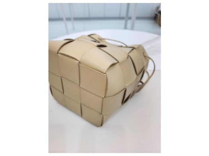 Bottega Veneta Borsa a secchiello crossbody Cassette Marrone - vista 16
