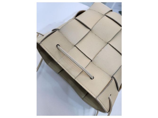 Bottega Veneta Borsa a secchiello crossbody Cassette Marrone - vista 19