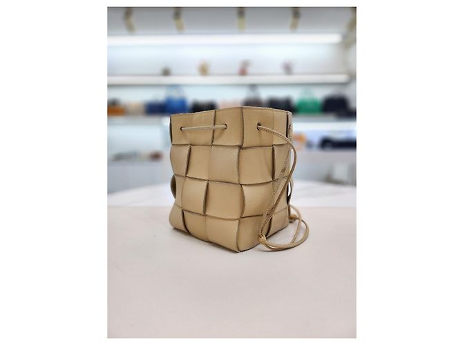 Bottega Veneta Borsa a secchiello crossbody Cassette Marrone - vista 4