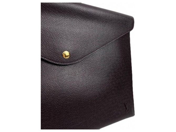 Louis Vuitton Clutch Taiga Wine Nero - vista 4